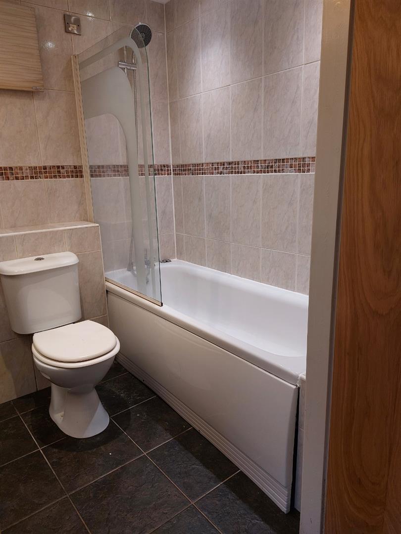 Apt 1 Bathroom.jpg